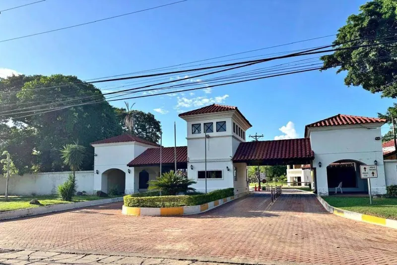 Terreno de 1.360 m² en venta en el condominio Polo Country, Warnes: foto 8 de 11
