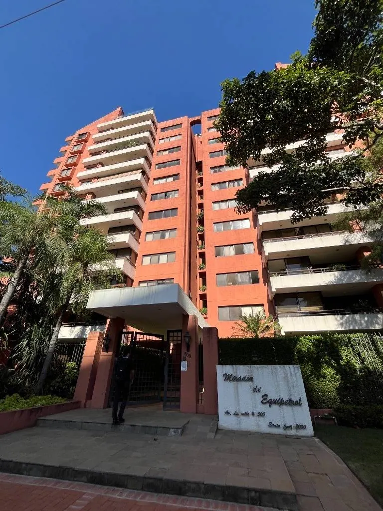 14.35 m² parking space for sale in the El Mirador de Equipetrol: foto 2 de 3