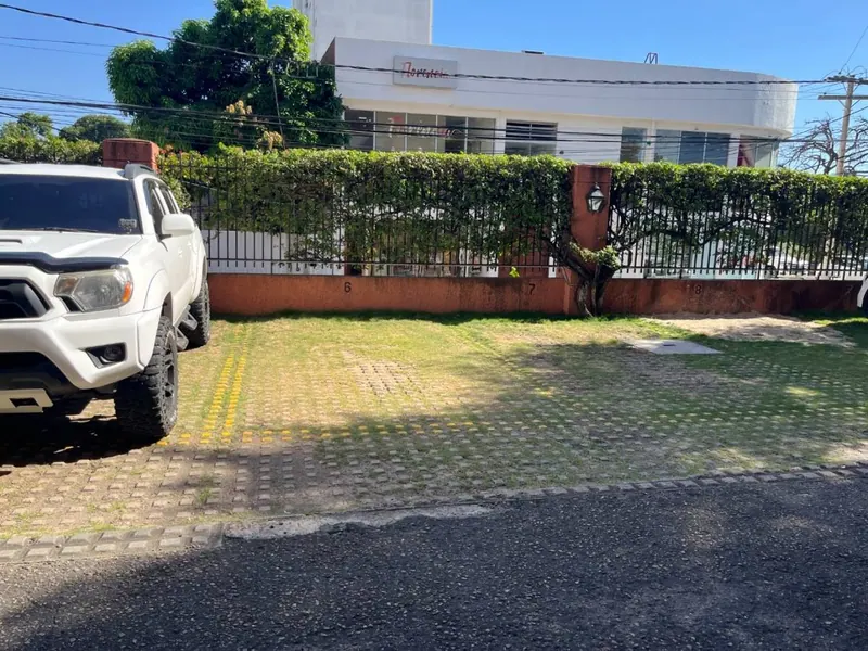 14.35 m² parking space for sale in the El Mirador de Equipetrol: foto 1 de 3