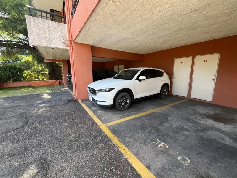 Parqueo techado en venta en el edificio El Mirador de Equipetrol: foto 3 de 3