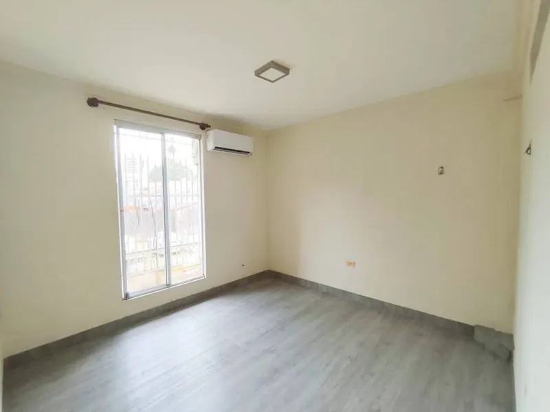 Commercial house for rent in Equipetrol, 2 floors: foto 10 de 14