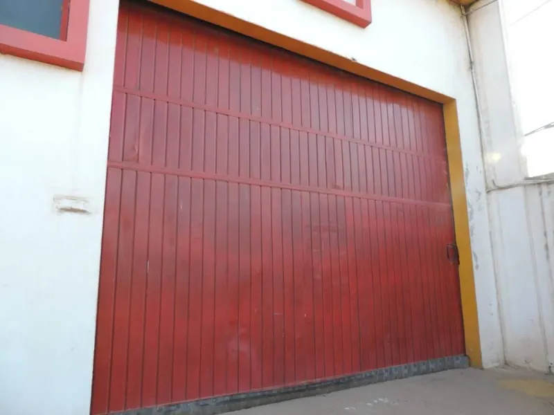 Galpón de 500 m² con oficinas en alquiler en el 8.º Anillo, Zona Sur: foto 3 de 5