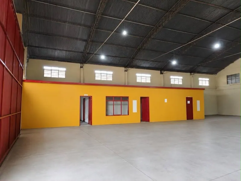 Galpón de 500 m² con oficinas en alquiler en el 8.º Anillo, Zona Sur: foto 4 de 5