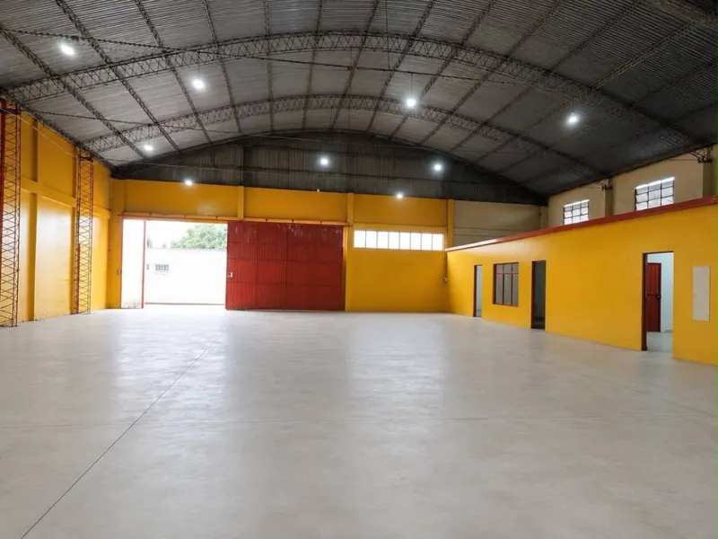 Galpón de 500 m² con oficinas en alquiler en el 8.º Anillo, Zona Sur: foto 5 de 5