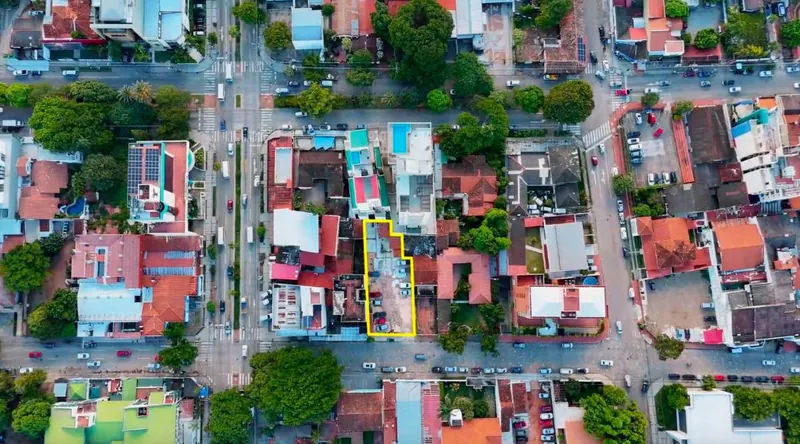 Terreno en esquina de 686 m² en venta en el Centro, René Moreno: foto 4 de 7