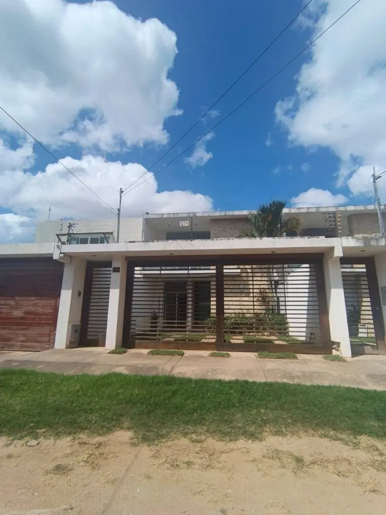 Casa de 4 dormitorios en venta en la Av. Alemana, Zona Norte: foto 1 de 9