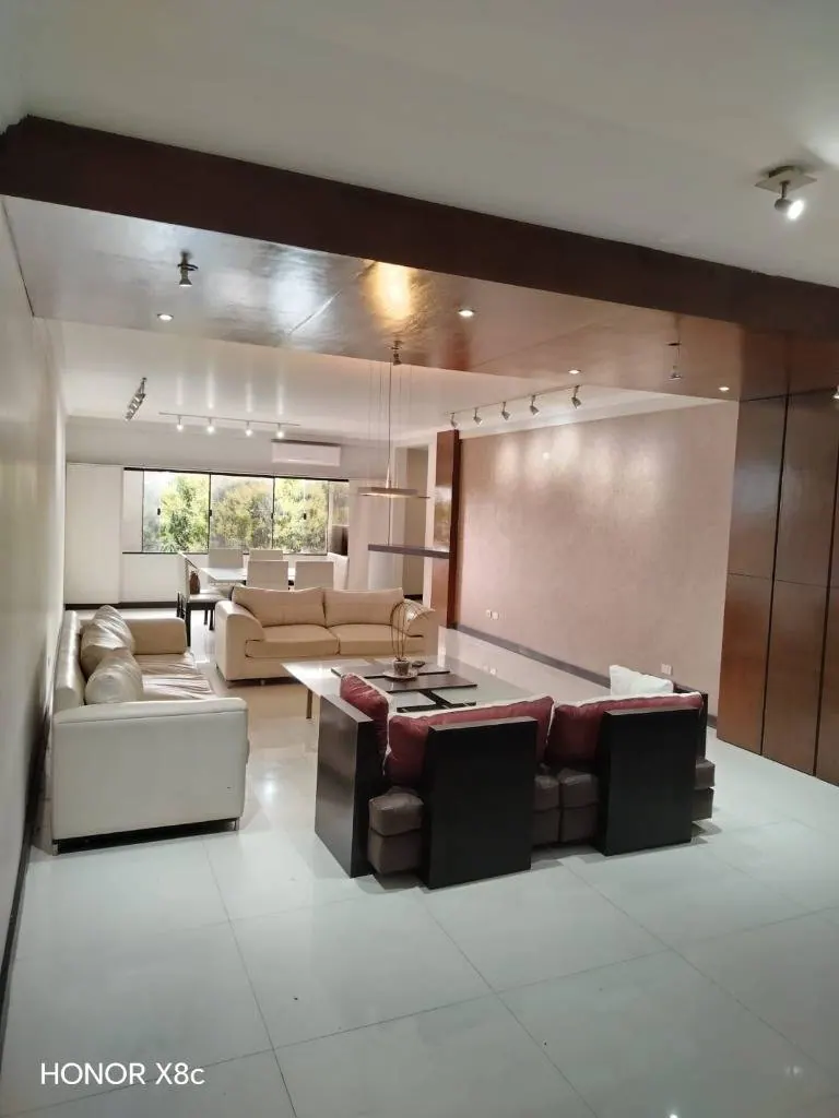 Furnished 322 m² apartment for sale in the Vista Bella gated community: foto 3 de 14