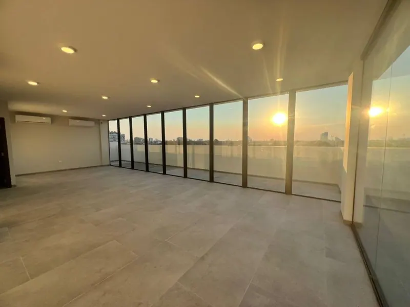 Departamento amoblado de 2 dormitorios en venta en el edificio RISE 1: foto 4 de 16