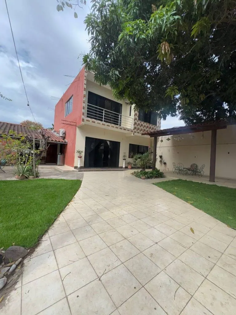 Casa en esquina en venta sobre el 5to Anillo, Zona Sur: foto 4 de 17
