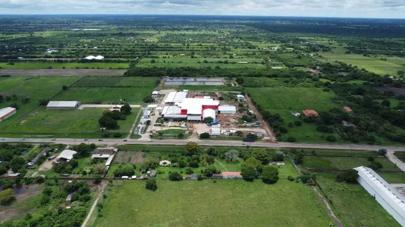 Commercial country property for sale on the Cotoca to Pailas highway: foto 3 de 11