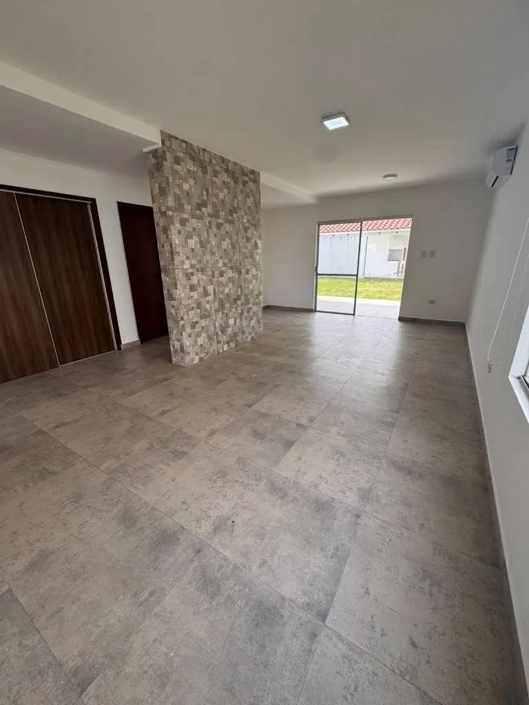 4-bedroom house for sale in Santa Cruz la Vieja, Urubó: foto 2 de 17