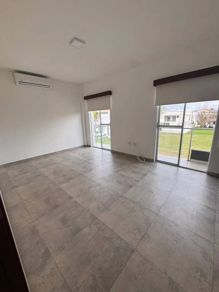 4-bedroom house for sale in Santa Cruz la Vieja, Urubó: foto 3 de 17