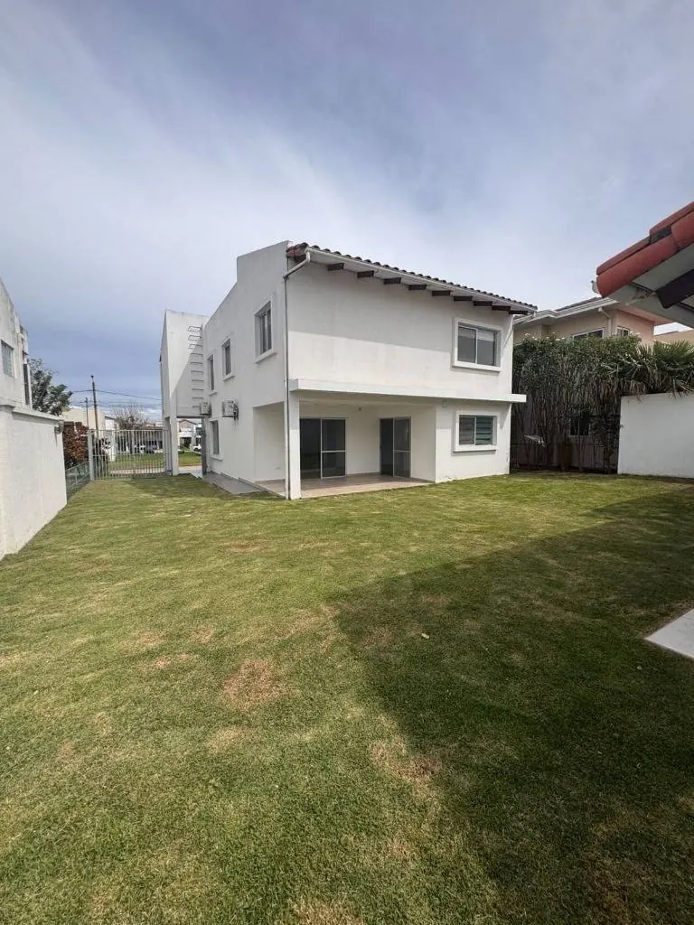 4-bedroom house for sale in Santa Cruz la Vieja, Urubó: foto 12 de 17
