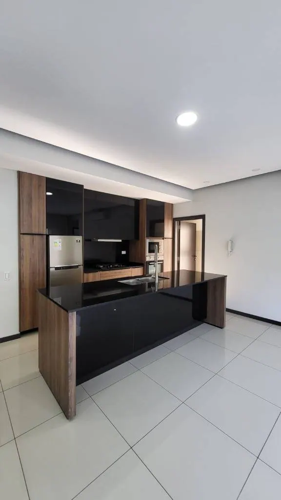 Departamento de 2 dormitorios en venta en Sky Collection, Equipetrol: foto 1 de 21