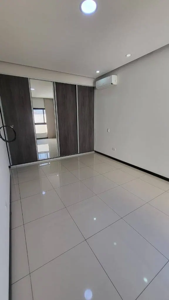 Departamento de 2 dormitorios en venta en Sky Collection, Equipetrol: foto 6 de 21