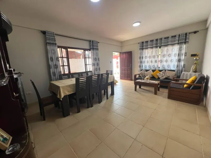 House with independent apartment for sale in Warnes, 230 m²: foto 3 de 18