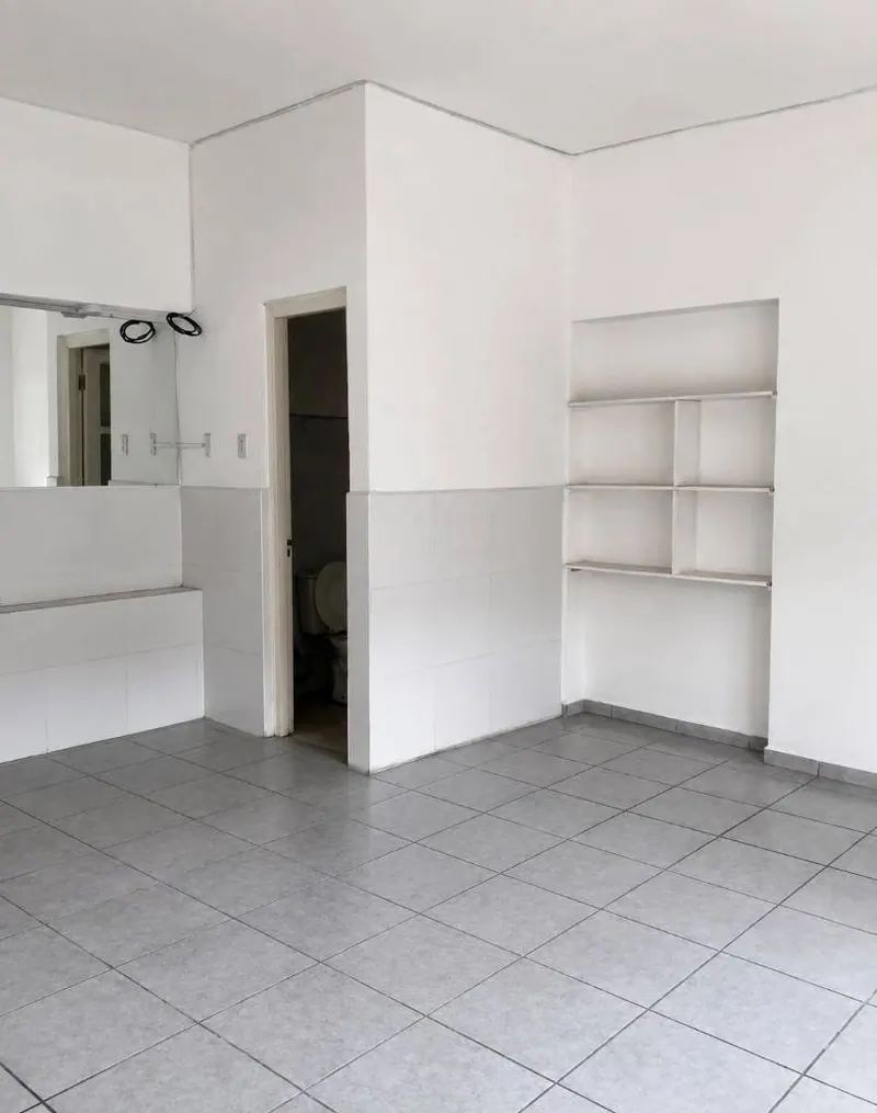 Local comercial de 30 m² en alquiler en el Centro, calle Rafael Peña: foto 2 de 4