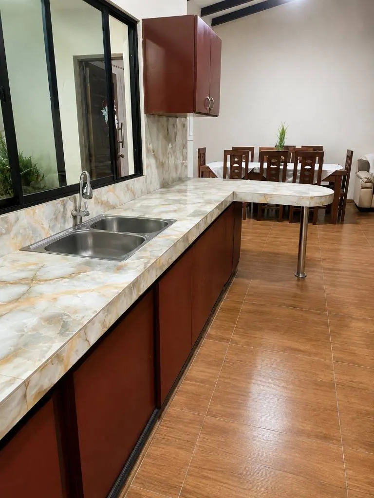 Casa de 3 dormitorios en venta en la Zona Este, 9no anillo: foto 3 de 12