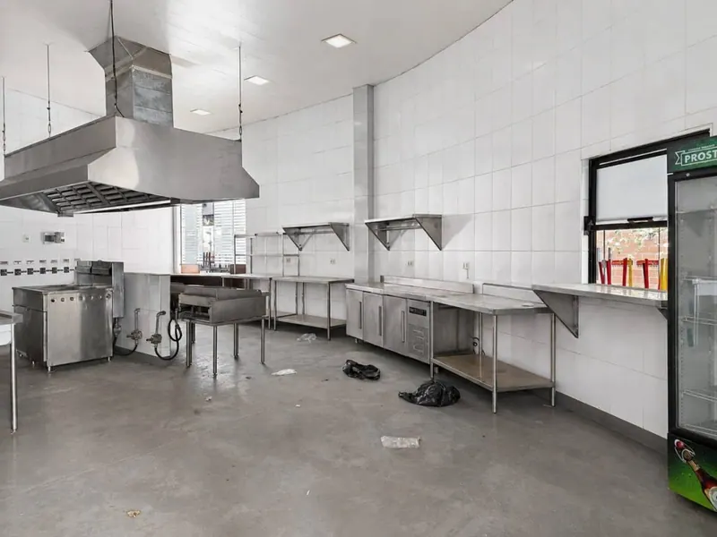 600 m² commercial space for sale in the South Zone: foto 9 de 16