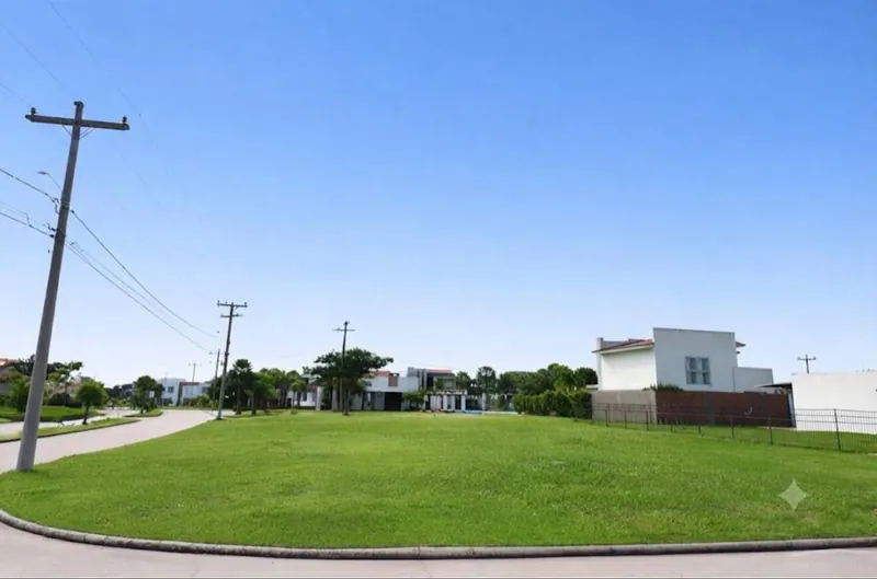 Terreno en esquina en venta en Santa Cruz de la Colina, Urubó: foto 1 de 2