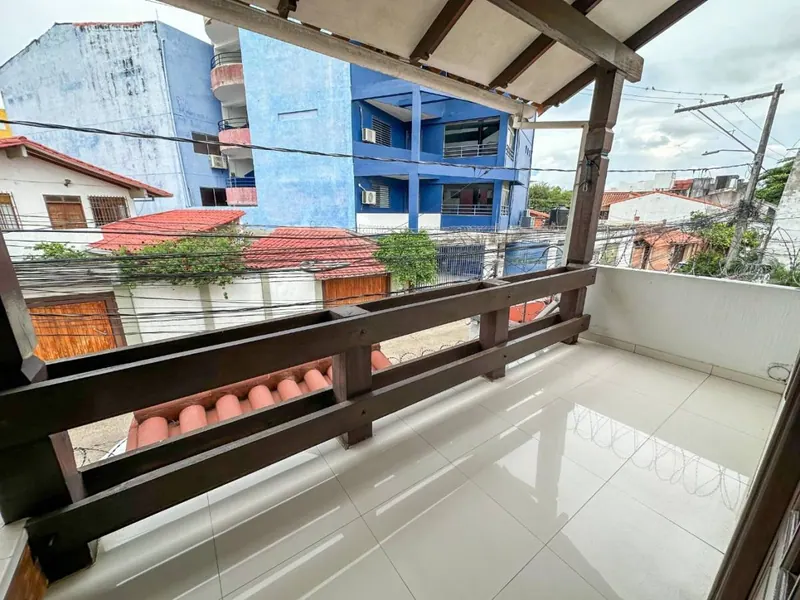 4-bedroom house for sale downtown with additional lot: foto 4 de 9