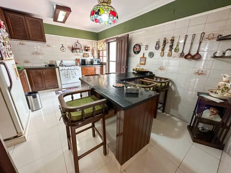 4-bedroom house for sale downtown with additional lot: foto 7 de 9