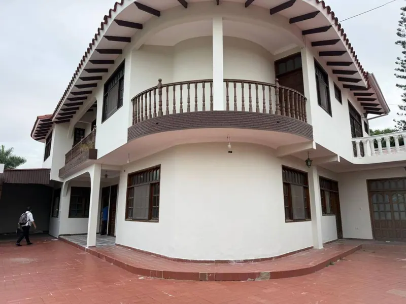 Casa comercial en esquina en alquiler en la Zona Sur, 12 ambientes