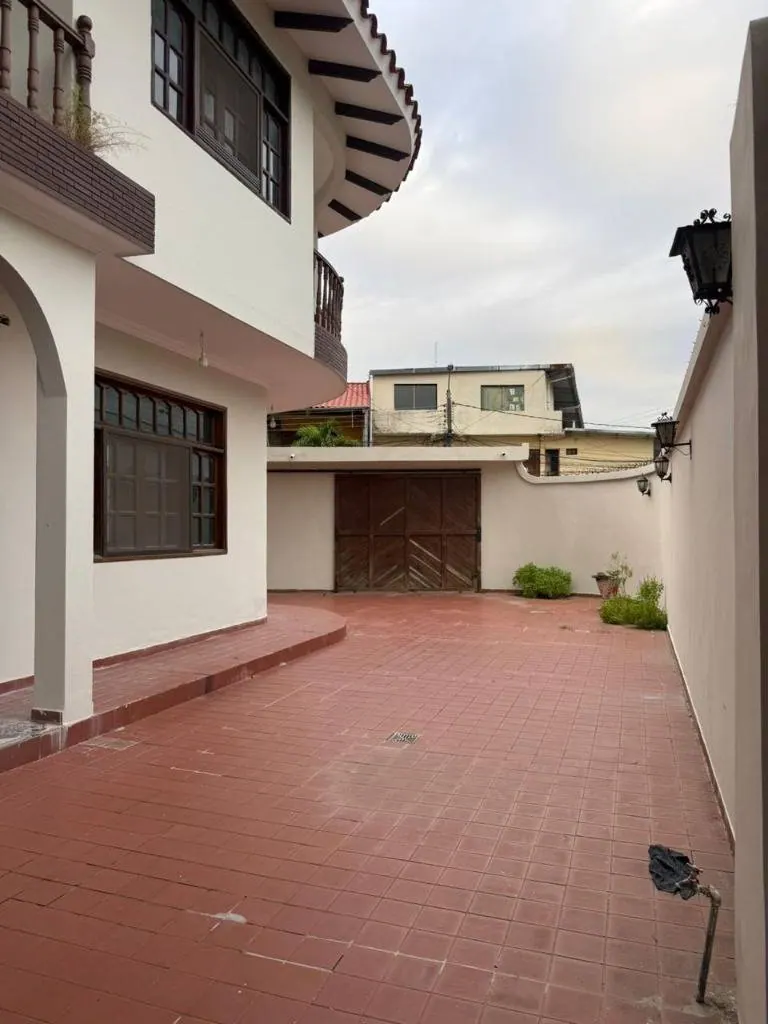Casa comercial en esquina en alquiler en la Zona Sur, 12 ambientes: foto 5 de 5