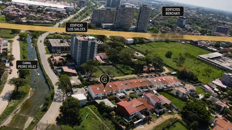 Casa de 3 dormitorios en venta en la Zona Norte, 7mo anillo: foto 3 de 12