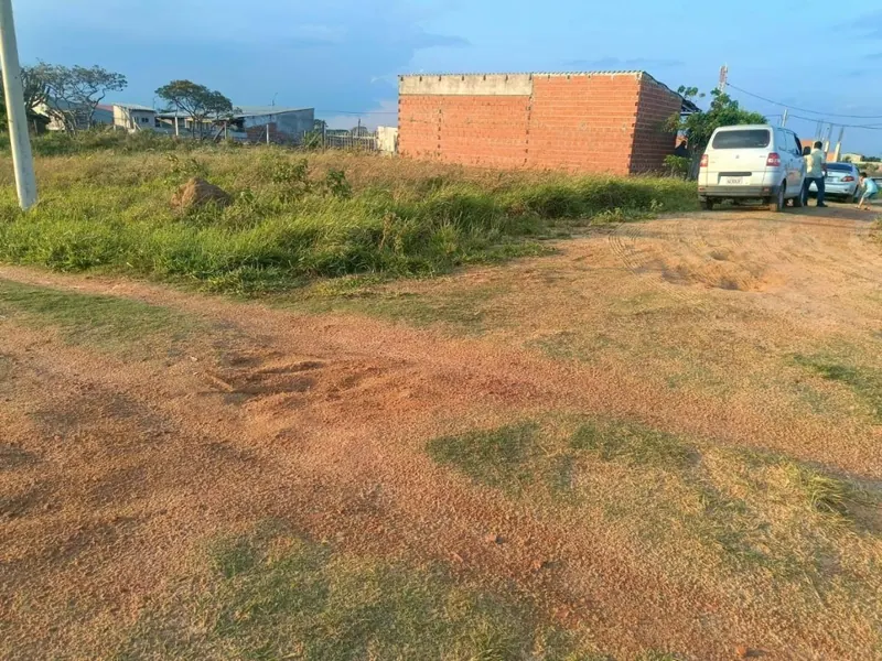 Terreno en esquina en venta en la Urb. Metropolitana, 426,55 m²: foto 2 de 5