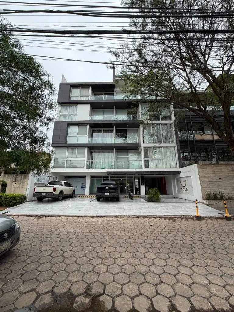 Monoambiente amoblado en venta en el edificio Gold, Equipetrol: foto 1 de 12
