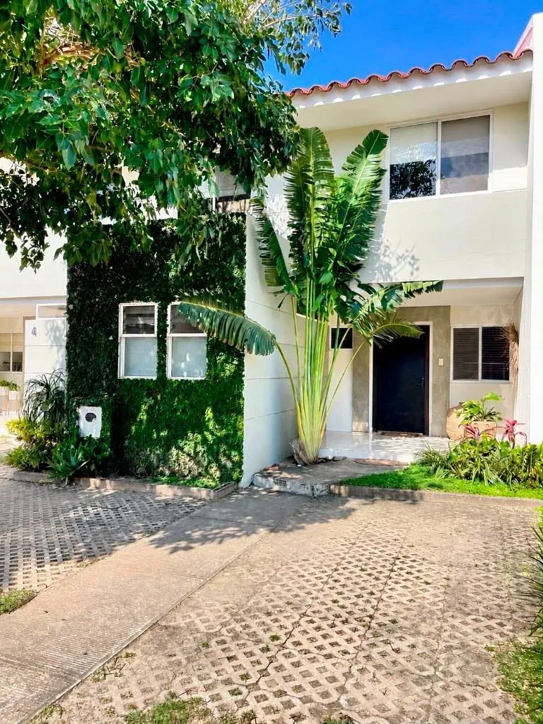 3-bedroom house for sale in the Las Palmas del Oeste gated community: foto 1 de 15