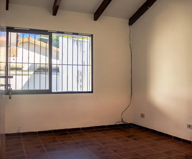Casa de una planta de 3 dormitorios en venta en Urbarí: foto 2 de 20