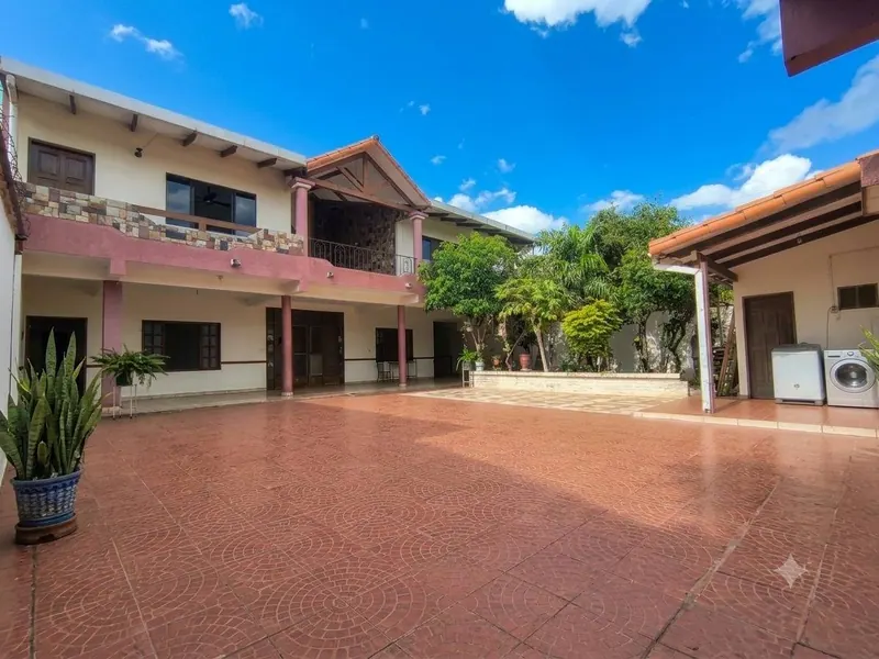 Casa en esquina de 6 dormitorios con doble ingreso en venta, Zona Este: foto 4 de 12