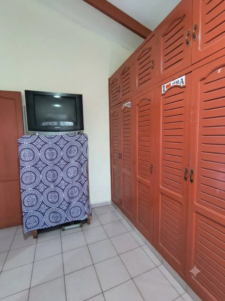 Casa en esquina de 6 dormitorios con doble ingreso en venta, Zona Este: foto 7 de 12