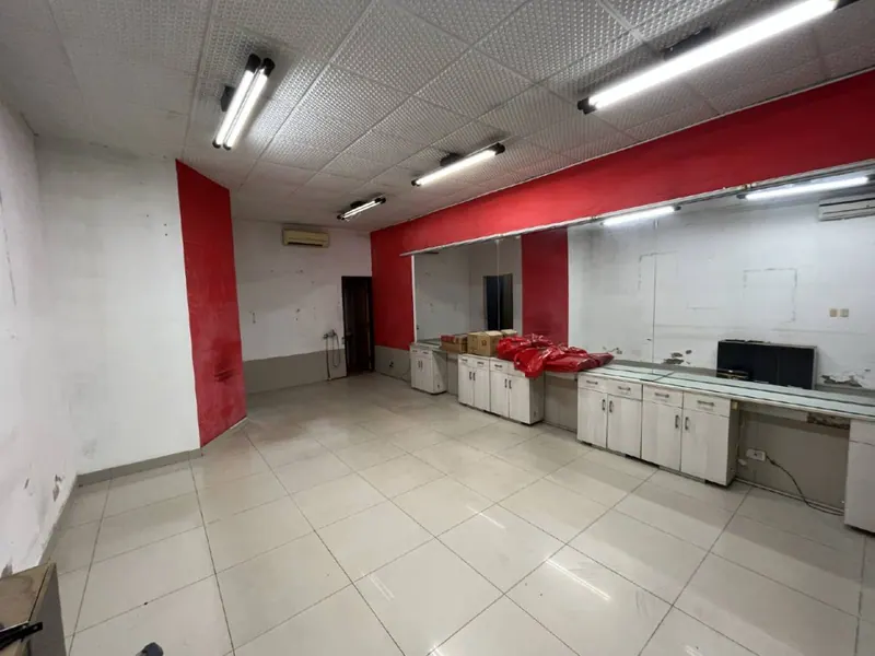 Corner commercial space for rent in the Los Pozos area, Downtown: foto 2 de 4