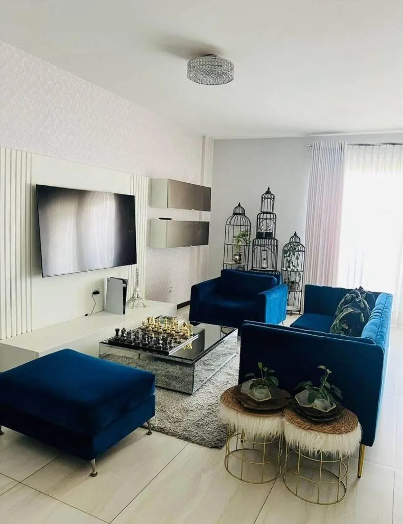 Departamento de 3 dormitorios en venta en La Riviera, Equipetrol: foto 2 de 5