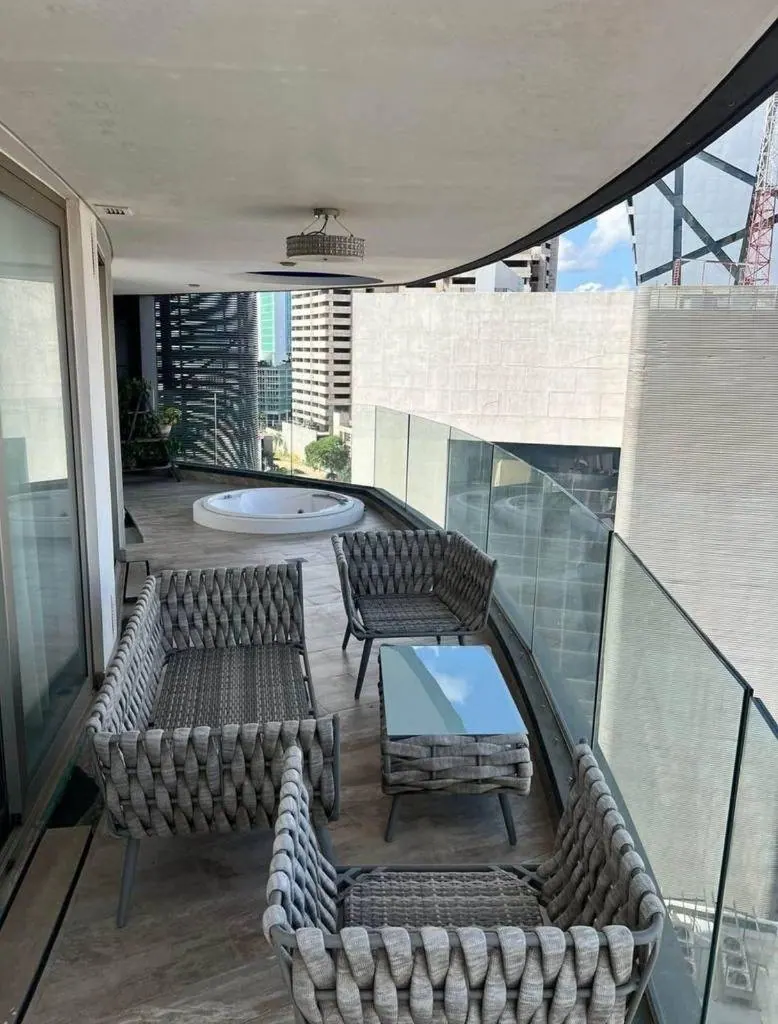 Departamento de 3 dormitorios en venta en La Riviera, Equipetrol: foto 5 de 5