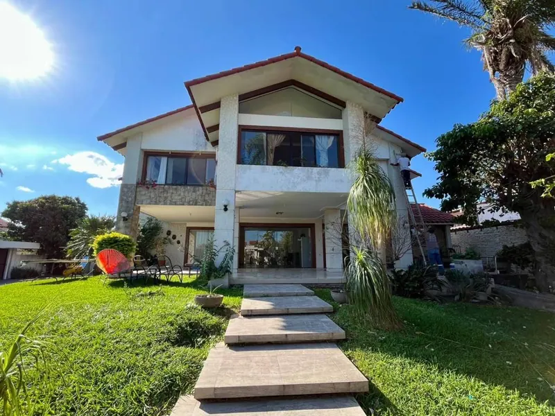 6-bedroom corner house for sale on Av. Virgen Cotoca: foto 1 de 15