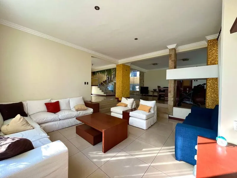 6-bedroom corner house for sale on Av. Virgen Cotoca: foto 3 de 15