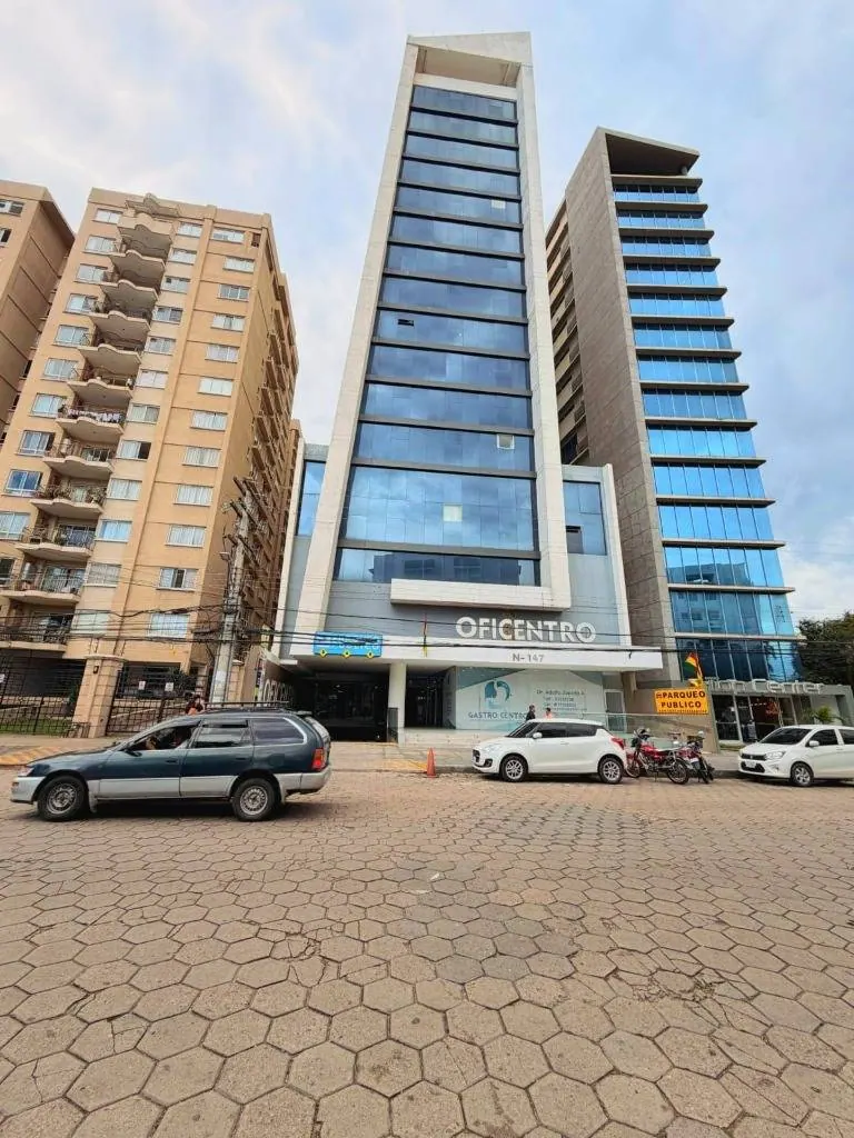 Oficina de 27 m² en alquiler en el edificio Ofi Centro, Av. Beni: foto 2 de 5