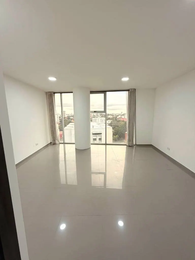 Oficina de 27 m² en alquiler en el edificio Ofi Centro, Av. Beni: foto 3 de 5