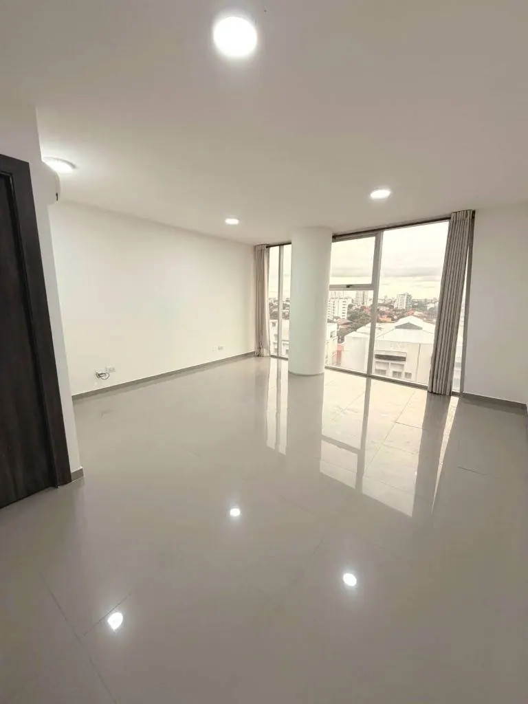 Oficina de 27 m² en alquiler en el edificio Ofi Centro, Av. Beni: foto 4 de 5