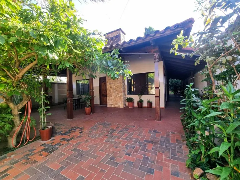 Casa de 3 dormitorios en venta en Urbanización España, Zona Sur
