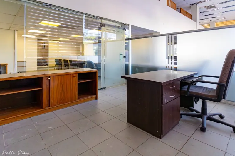 Oficina de 385,67 m² en alquiler en Torre Equipetrol, Av. San Martín: foto 4 de 13