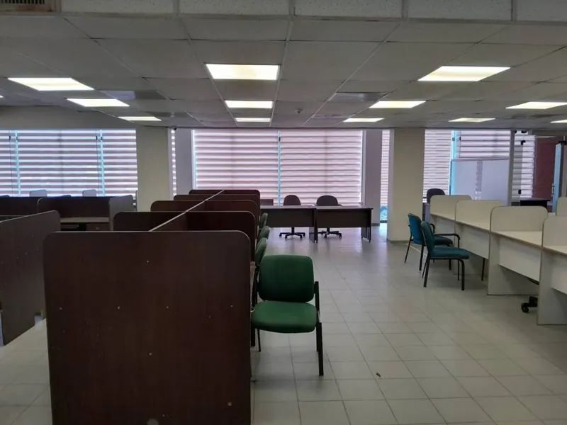 Oficina de 385,67 m² en alquiler en Torre Equipetrol, Av. San Martín: foto 9 de 13