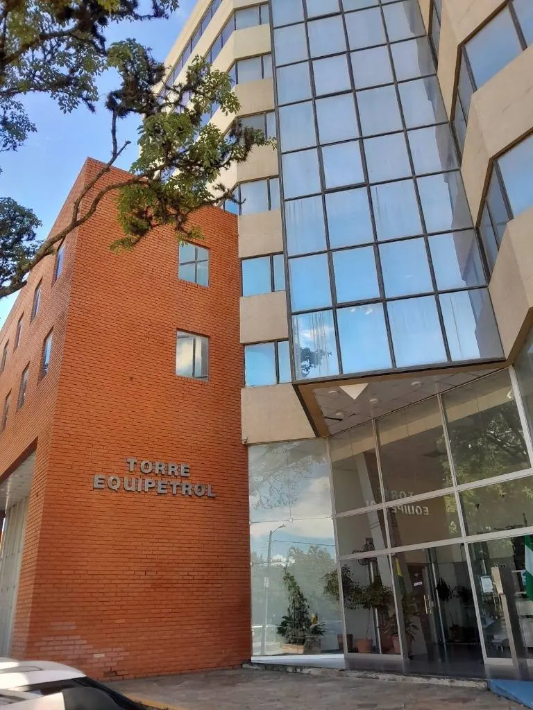 Oficina de 385,67 m² en alquiler en Torre Equipetrol, Av. San Martín: foto 13 de 13