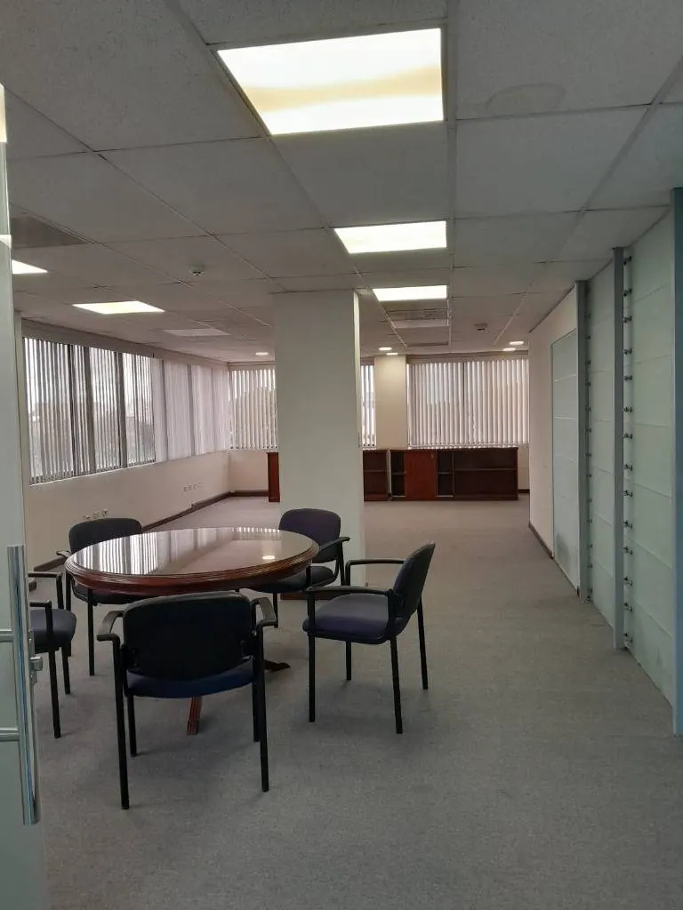Oficina de 290 m² en alquiler en el Edificio Torre Equipetrol: foto 3 de 6