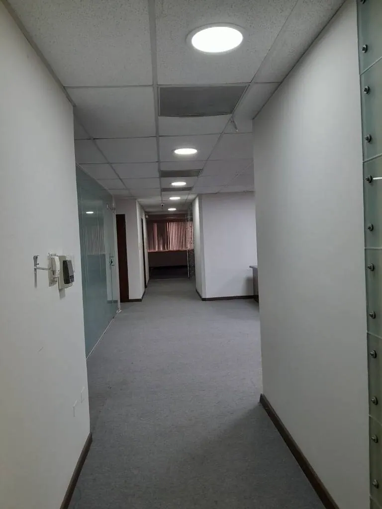 Oficina de 290 m² en alquiler en el Edificio Torre Equipetrol: foto 6 de 6
