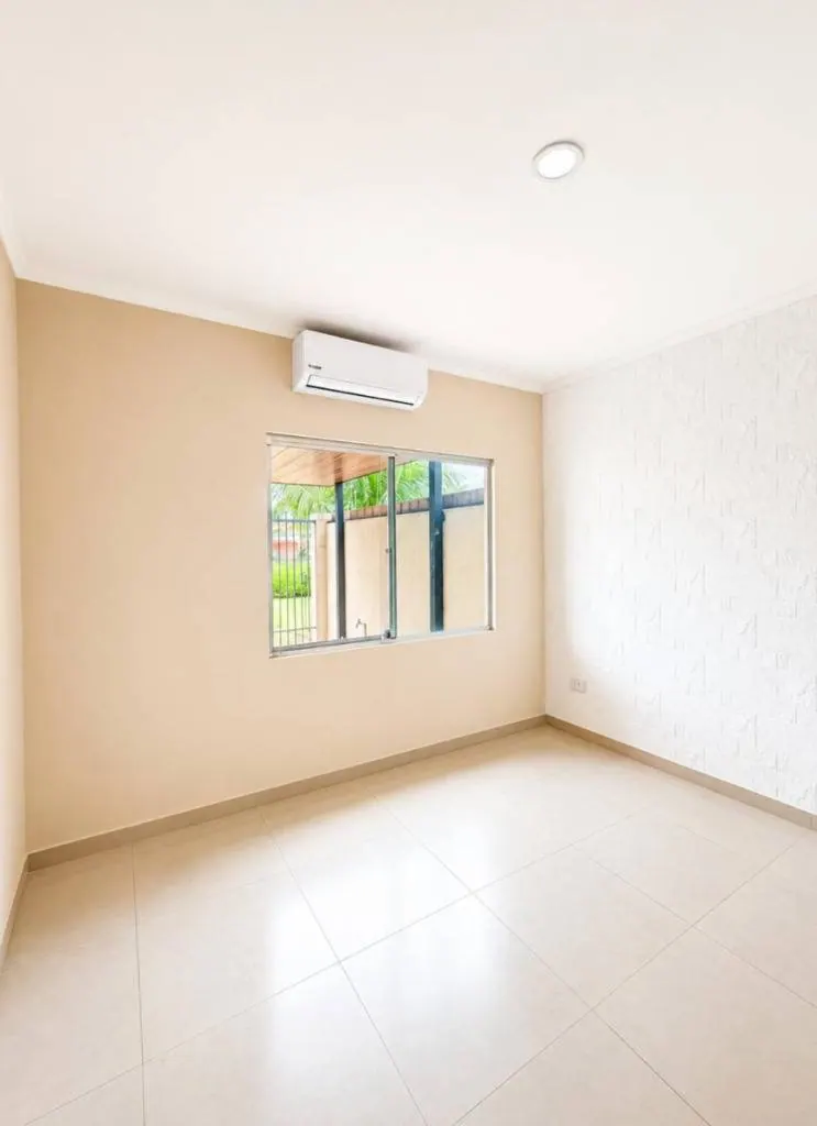 One-story corner house for sale in Valle Sánchez 2, Warnes: foto 4 de 7